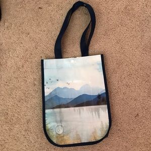 single scenic lululemon bag!!